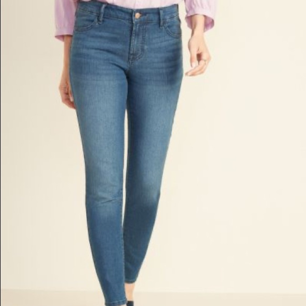 Old Navy Mid-Rise Super Skinny Jeans Size 4L NWT